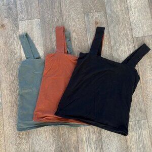 Lot of 3 Soft Fitted Square Neck Sleeveless Top in Green, Rust, Black Women's XS